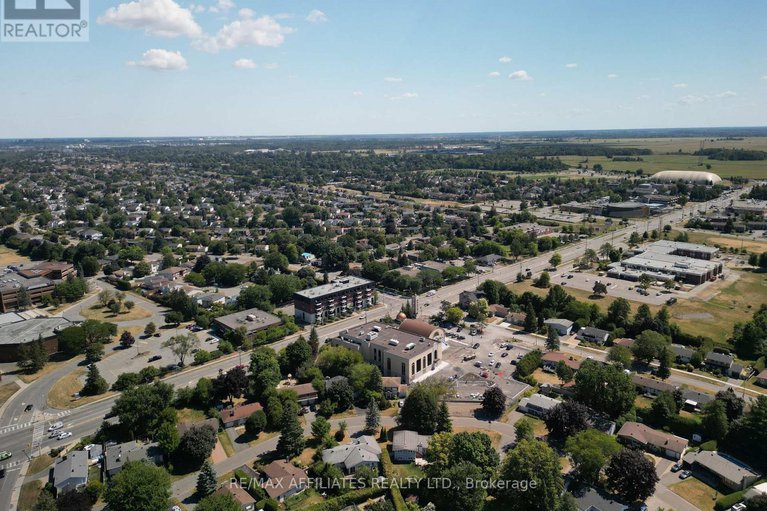 28771604/17-canfield-road/sheahan-estatestrend-village/ottawa/ontario/K2H5S7_34