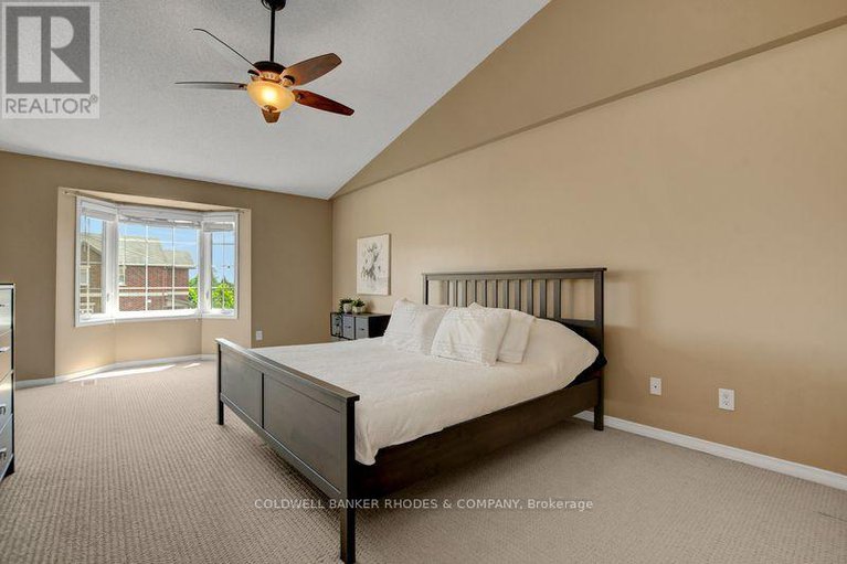 28599180/261-rolling-meadow-crescent/mer-bleuebradley-estatesanderson-park/ottawa/ontario/K1W0A8_14