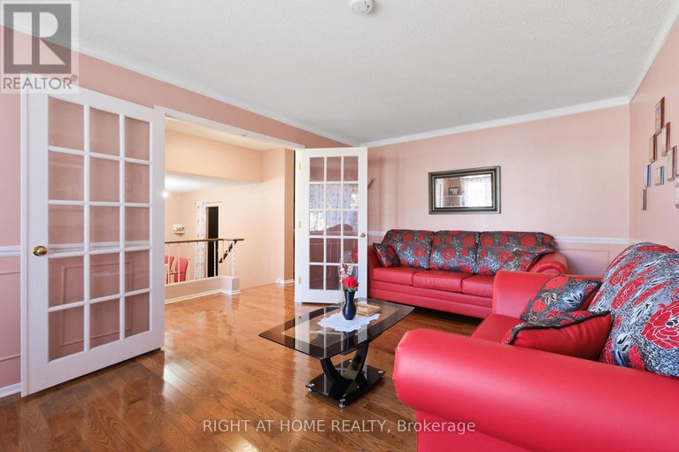 28221078/6104-vineyard-drive/convent-glen/ottawa/ontario/K1C2K2_12