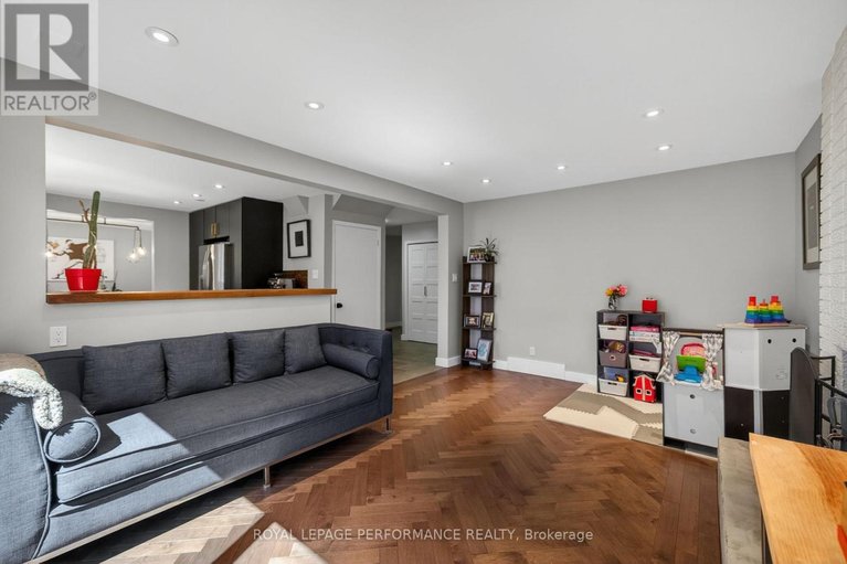 29668804/31-northpark-drive/blackburn-hamlet/ottawa/ontario/K1B3R7_18