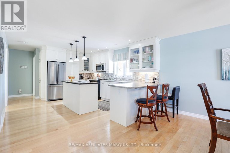 29363009/6-head-street/lancaster/south-glengarry/ontario/K0C1N0_12