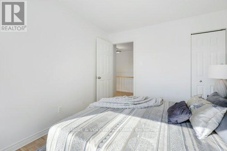 29607398/216-12-corkstown-road/lakeview-park/ottawa/ontario/K2H5B3_27