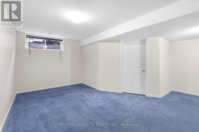 29139961/11-foxden-place/hunt-club-park/ottawa/ontario/K1G6A5_21