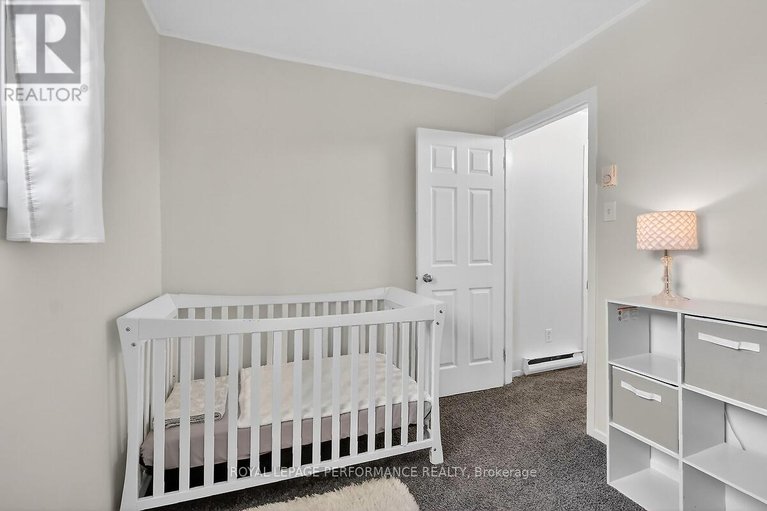 29468633/42-compata-way/blackburn-hamlet-south/ottawa/ontario/K1B4W9_26