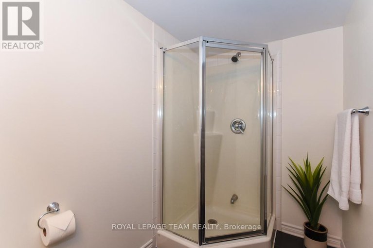 28203095/228-pembina-private/riverside-southgloucester-glen/ottawa/ontario/K4M0G7_17