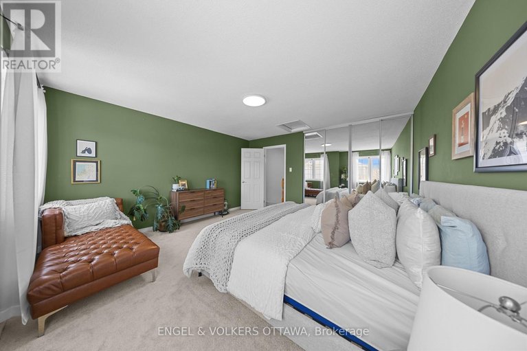 29670402/9-festive-private/central-park/ottawa/ontario/K2C4A1_21