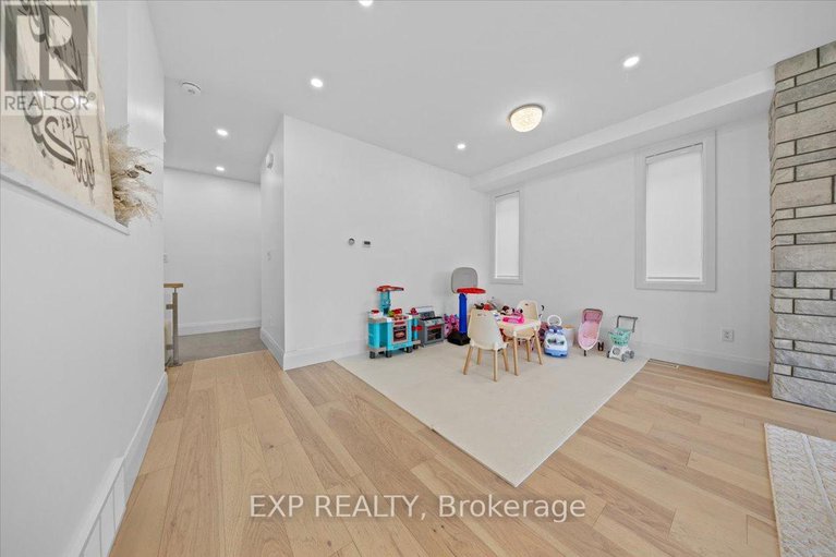 28431666/1357-mory-street/emerald-woodssawmill-creek/ottawa/ontario/K1T1C8_11