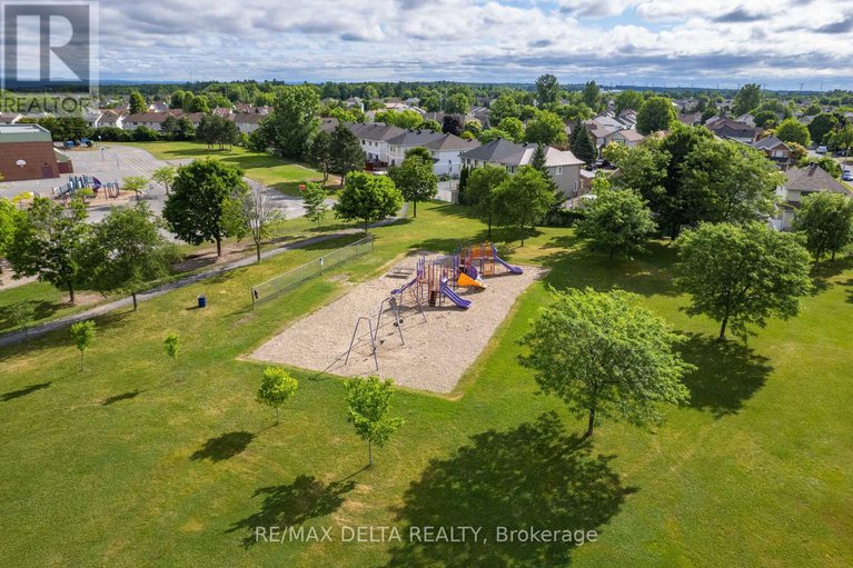 28540257/1610-duplante-avenue/fallingbrookpineridge/ottawa/ontario/K4A4A2_44
