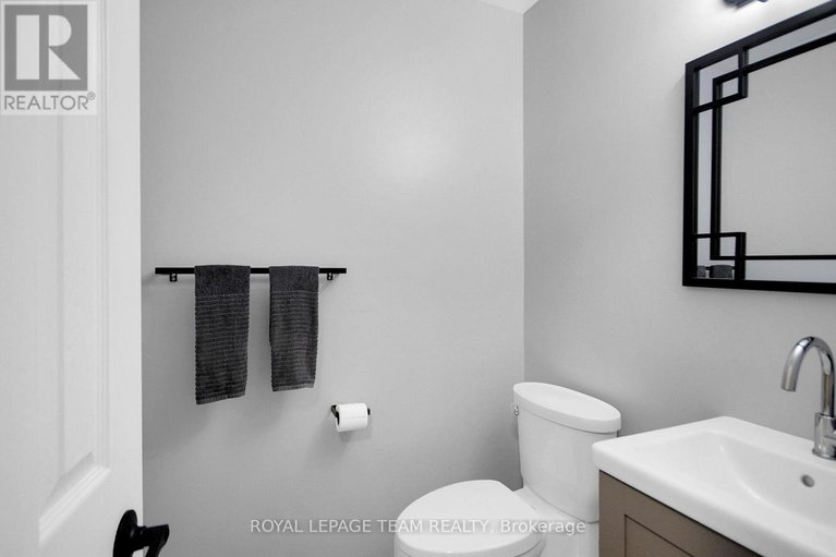 28518237/102-longshire-circle/longfields/ottawa/ontario/K2J4K8_25