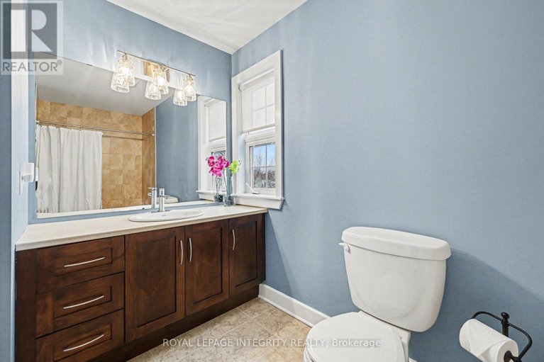 29607399/15-marsh-sparrow-private/morgans-grantsouth-march/ottawa/ontario/K2K3P1_33