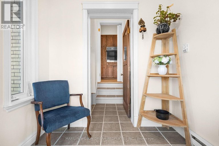 29669053/243-compton-avenue/woodroffe/ottawa/ontario/K2B5A8_29