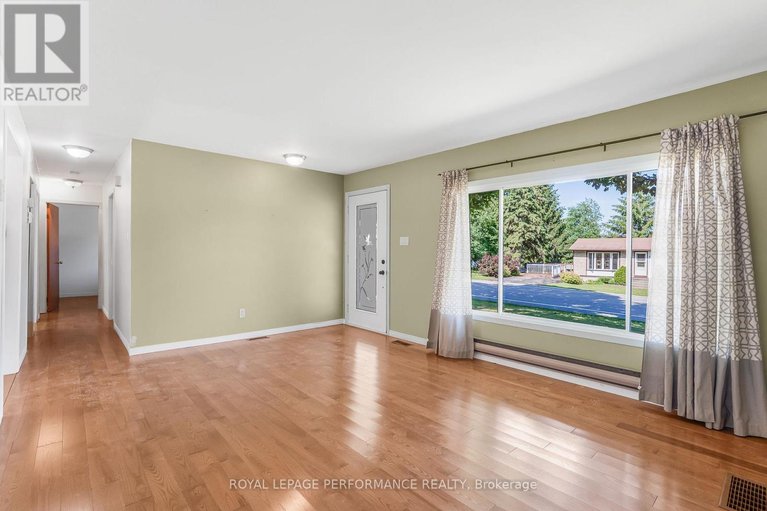 29633490/69-home-avenue/vankleek-hill/champlain/ontario/K0B1R0_3