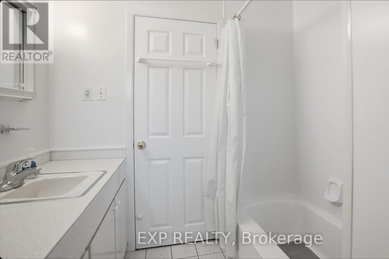 29285178/20-wallford-way/city-viewskylinefisher-heightsparkwood-hills/ottawa/ontario/K2E6B4_18