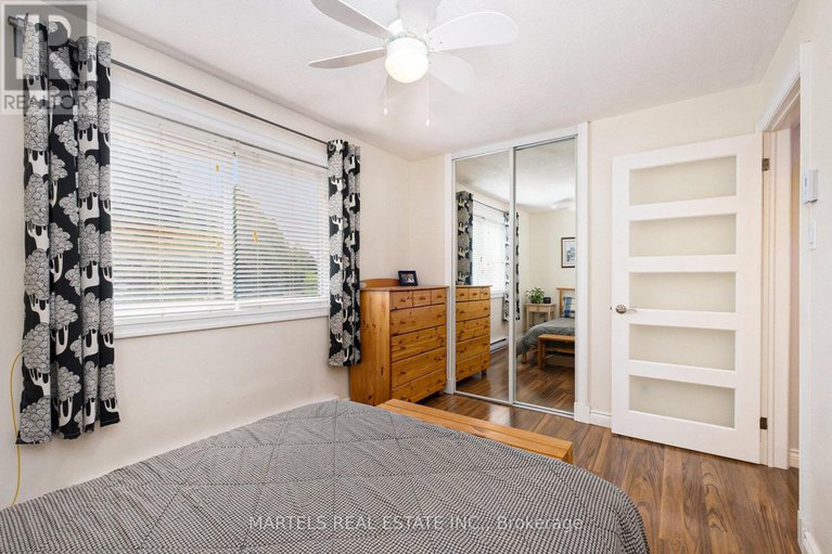 28429605/216-270-brittany-drive/viscount-alexander-park/ottawa/ontario/K1K4M3_12