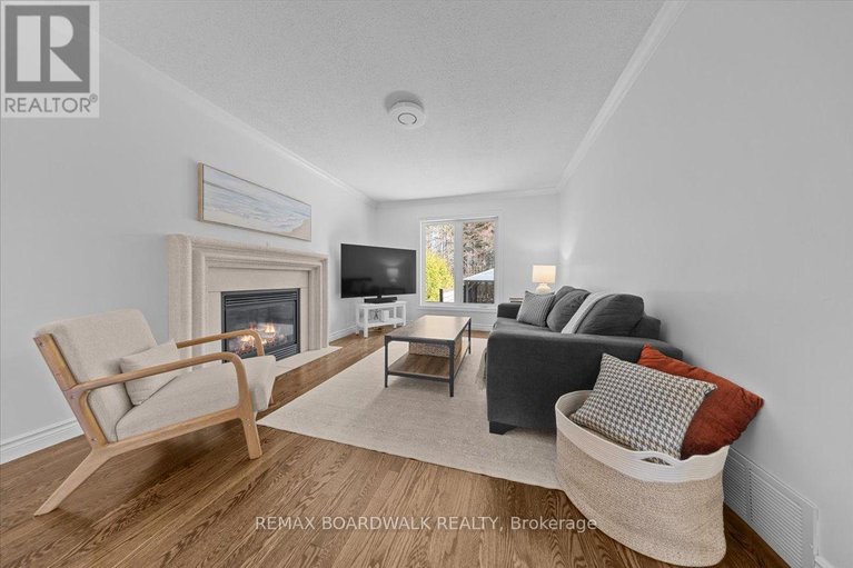 29672747/1443-larkhaven-crescent/orleanssunridge/ottawa/ontario/K1C5A5_9