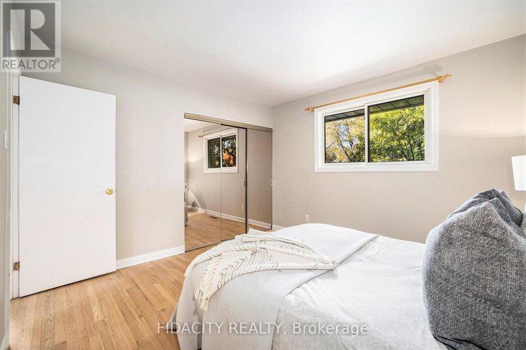 29050100/42-stinson-avenue/lynwood-village/ottawa/ontario/K2H6N4_17