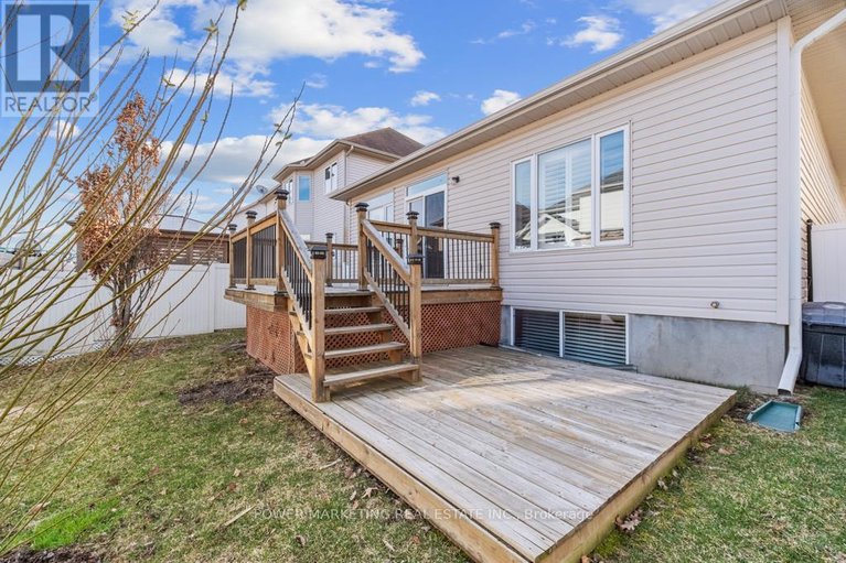 29407948/192-felicity-crescent/mer-bleuebradley-estatesanderson-park/ottawa/ontario/K1W0C2_34