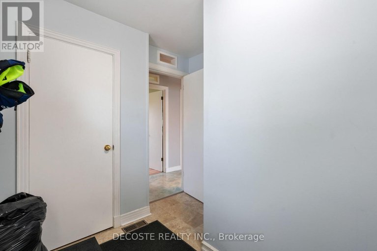 28631959/292-main-street/alexandria/north-glengarry/ontario/K0C1A0_20