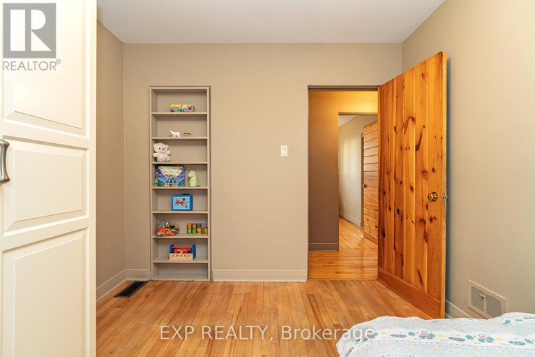 28319921/220-ancaster-avenue/woodroffe/ottawa/ontario/K2B5B3_24