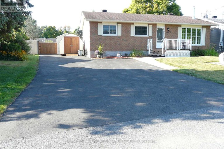 28795359/1225-campeau-crescent/town-of-rockland/clarence-rockland/ontario/K4K1B6_2