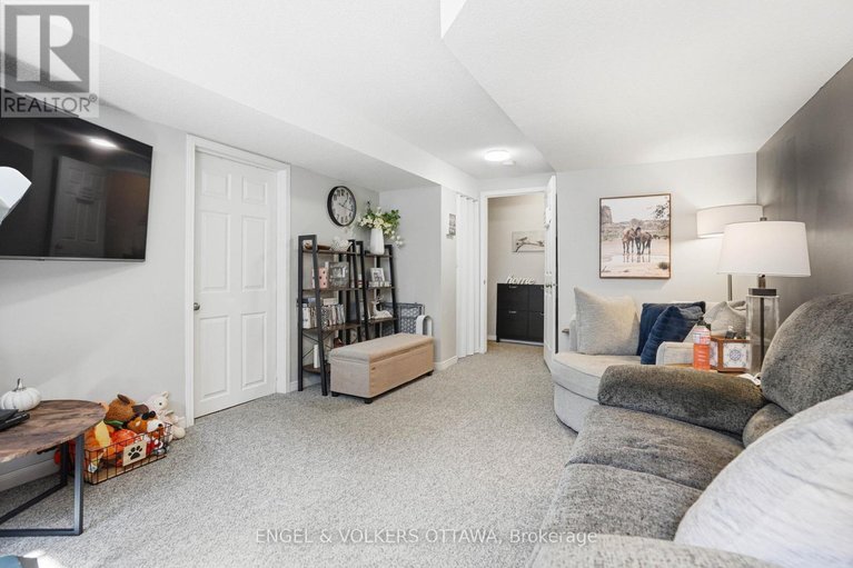 29570905/1092-brasseur-crescent/fallingbrookgardenway-south/ottawa/ontario/K4A5A1_31