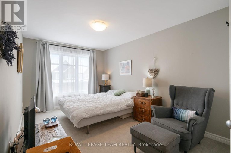 28396452/844-cedar-creek-drive/blossom-parkkemp-parkfindlay-creek/ottawa/ontario/K1T0B3_19