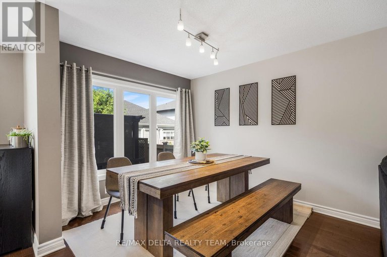 28643718/564-langelier-avenue/mer-bleuebradley-estatesanderson-park/ottawa/ontario/K1W0E7_17