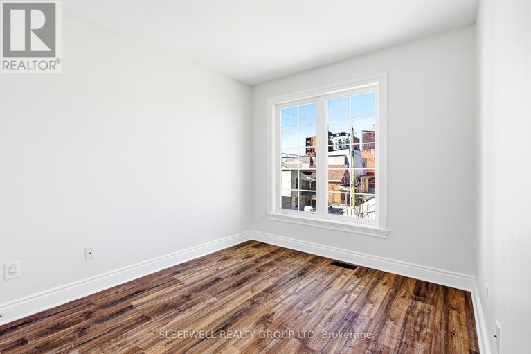 29643563/54-christie-street/west-centre-town/ottawa/ontario/K1R0A9_31