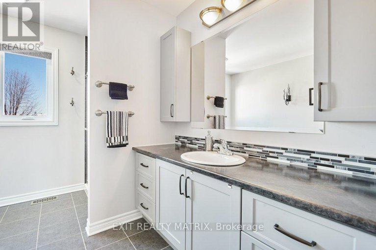 29329751/106-cobblestone-drive/village-of-russell/russell/ontario/K4R0B2_19