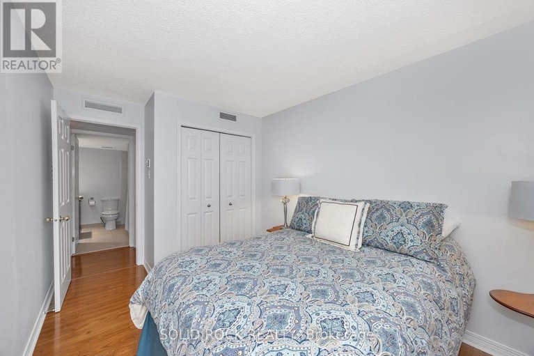 28469437/302-939-north-river-road/overbrook/ottawa/ontario/K1K3V2_16