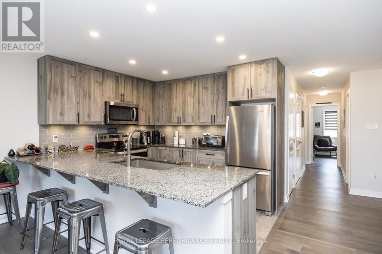 28700474/816-bascule-place/btwn-franktown-rd-fallowfield-rd/ottawa/ontario/K0A2Z0_17