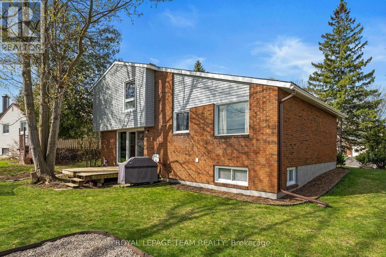 29124358/92-burnetts-grove-circle/pheasant-run/ottawa/ontario/K2J1N7_36