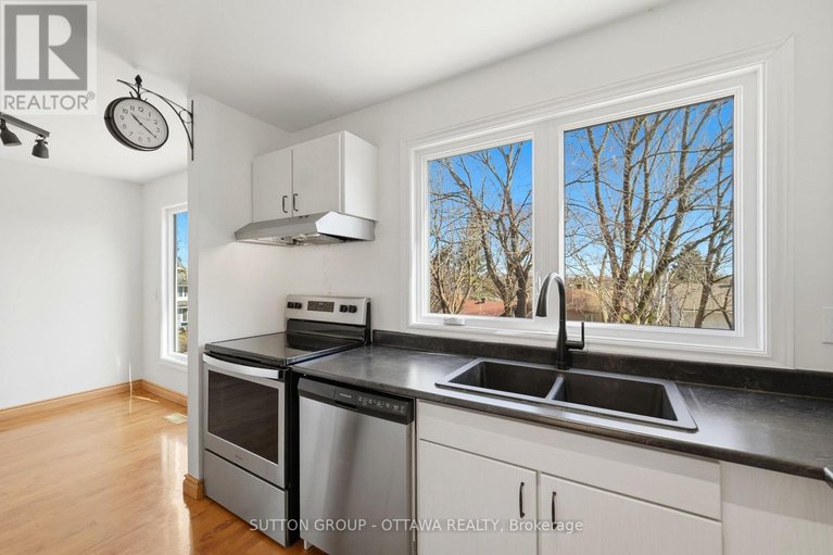 29633973/110-pigeon-terrace/hunt-clubwestern-community/ottawa/ontario/K1V9H7_15