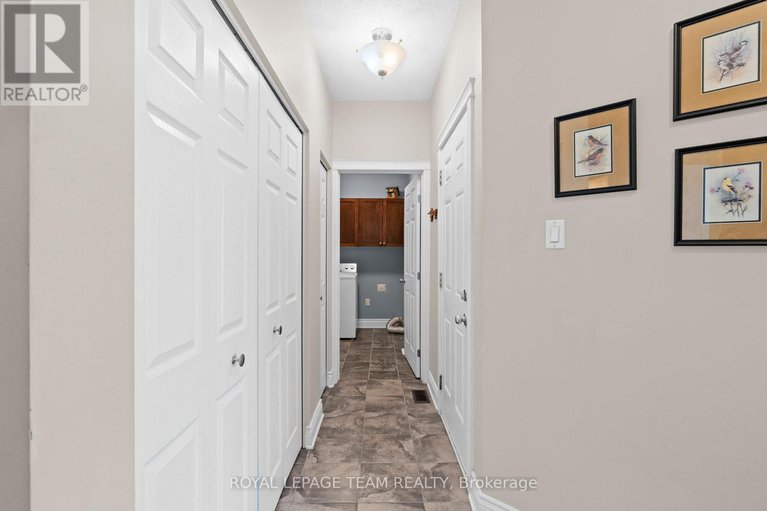 28746377/920-burwash-landing-bay/morgans-grantsouth-march/ottawa/ontario/K2W0C8_5
