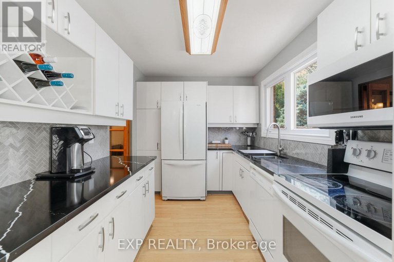 28982372/73-1900-marquis-avenue/beaconwood/ottawa/ontario/K1J8J2_10