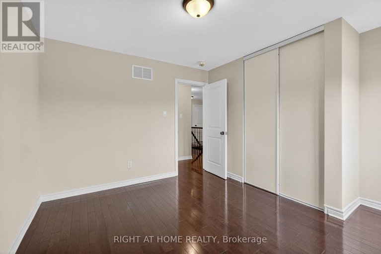 29683853/44-hawks-landing-crescent/stittsville-north/ottawa/ontario/K2S1W1_30