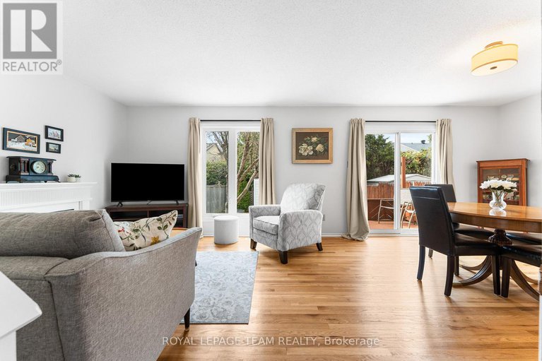 28234836/107-melanie-crescent/glencairnhazeldean/ottawa/ontario/K2L2E4_16