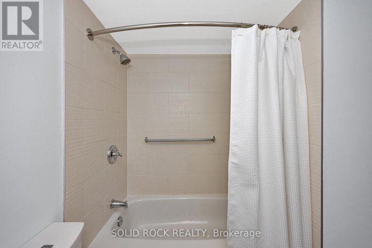 28469437/302-939-north-river-road/overbrook/ottawa/ontario/K1K3V2_18