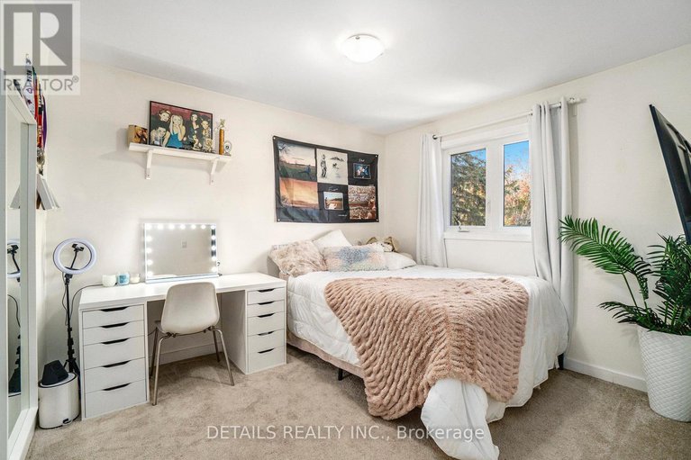 28954337/13-willowview-way/on-the-green/ottawa/ontario/K2J2P7_17