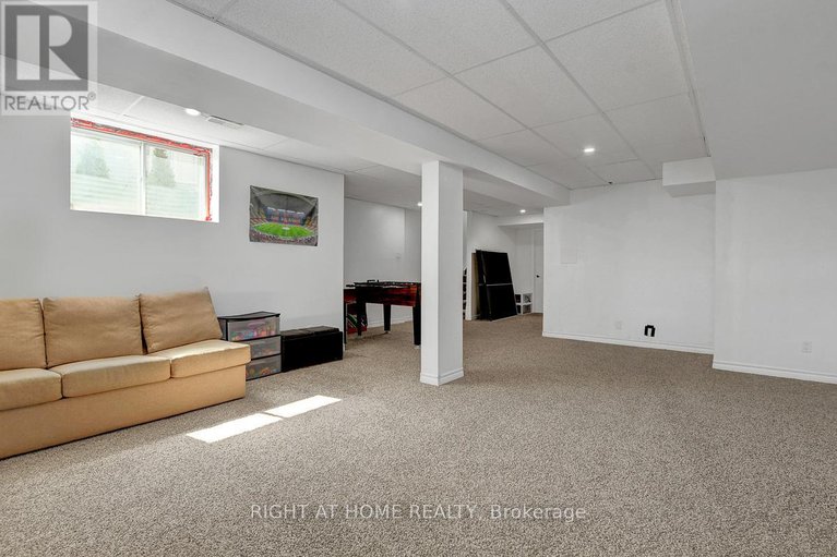 28116304/554-barrick-hill-road/emerald-meadowstrailwest/ottawa/ontario/K2M0B4_26