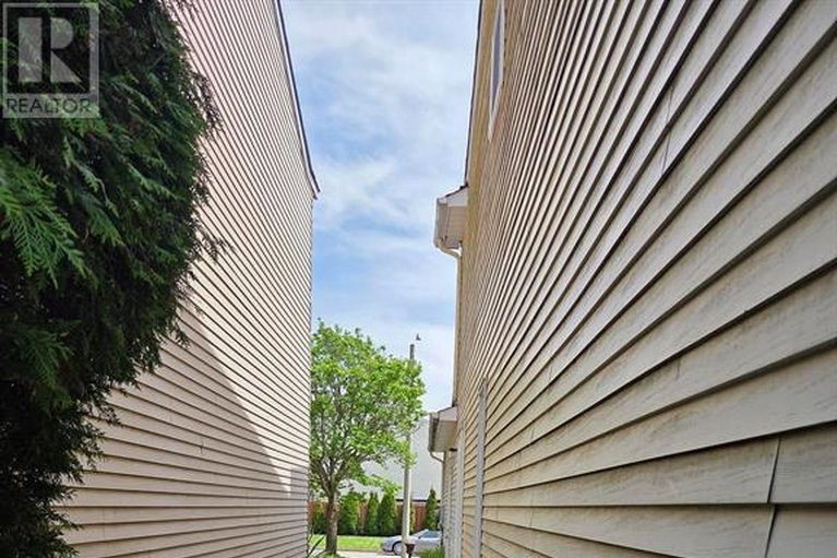 29446145/31-dossetter-way/hunt-club-park/ottawa/ontario/K1G4S3_50