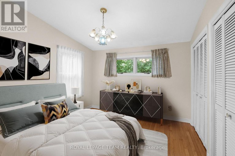 28660553/1952-fairbanks-avenue/alta-vistafaircrest-heights/ottawa/ontario/K1H5Y4_17