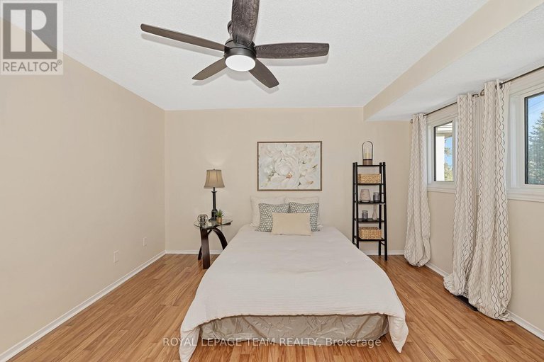 28990501/1844-stonehenge-crescent/pineview/ottawa/ontario/K1B4Z9_22