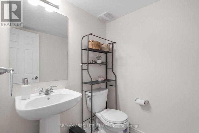 29213898/605-makwa-private/cfb-rockcliffe-and-area/ottawa/ontario/K1K5A4_12