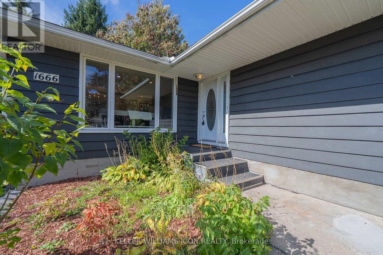 28966651/1666-fisher-avenue/borden-farmstewart-farmcarleton-heightsparkwood-hills/ottawa/ontario/K2C1X7_1