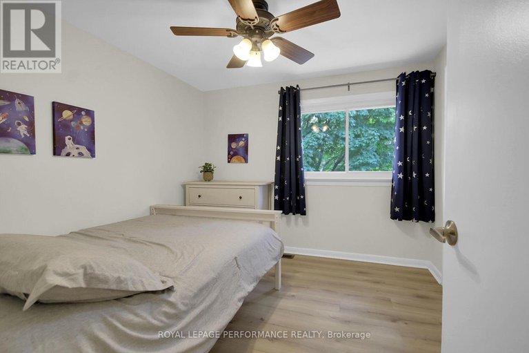 28622582/786-cummings-avenue/castle-heightsrideau-high/ottawa/ontario/K1K2L2_27