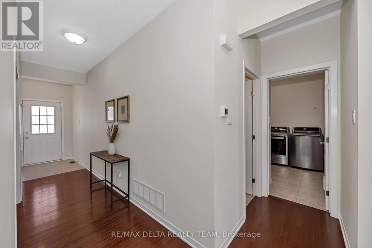 29595405/1889-montmere-avenue/notting-hillsummerside/ottawa/ontario/K4A0E7_16