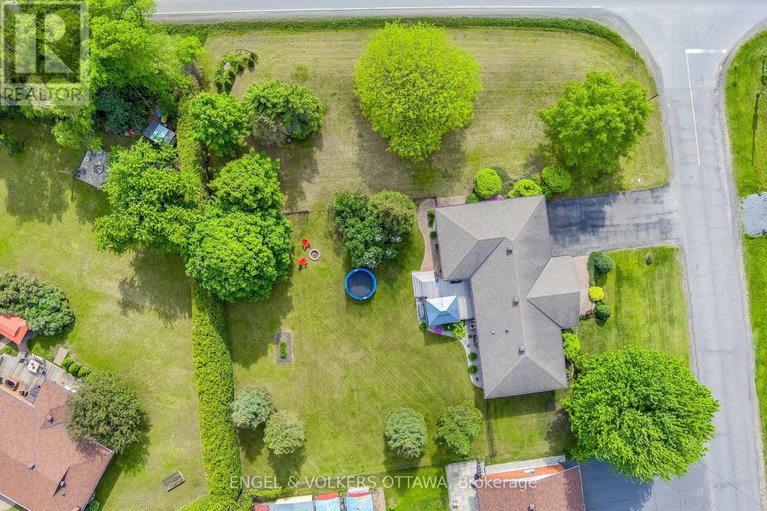 28419109/6978-aldergrove-way/greely/ottawa/ontario/K4P1A3_4