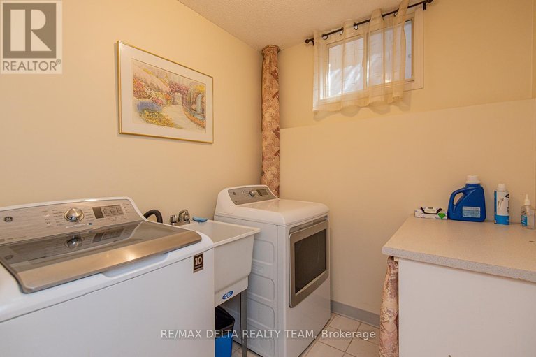 29649021/892-beauchamp-avenue/hiawatha-parkconvent-glen/ottawa/ontario/K1C3A7_34