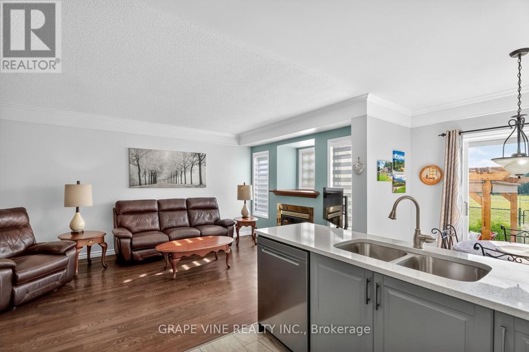 28835816/1545-demeter-street/fallingbrookgardenway-south/ottawa/ontario/K4A4Y9_16
